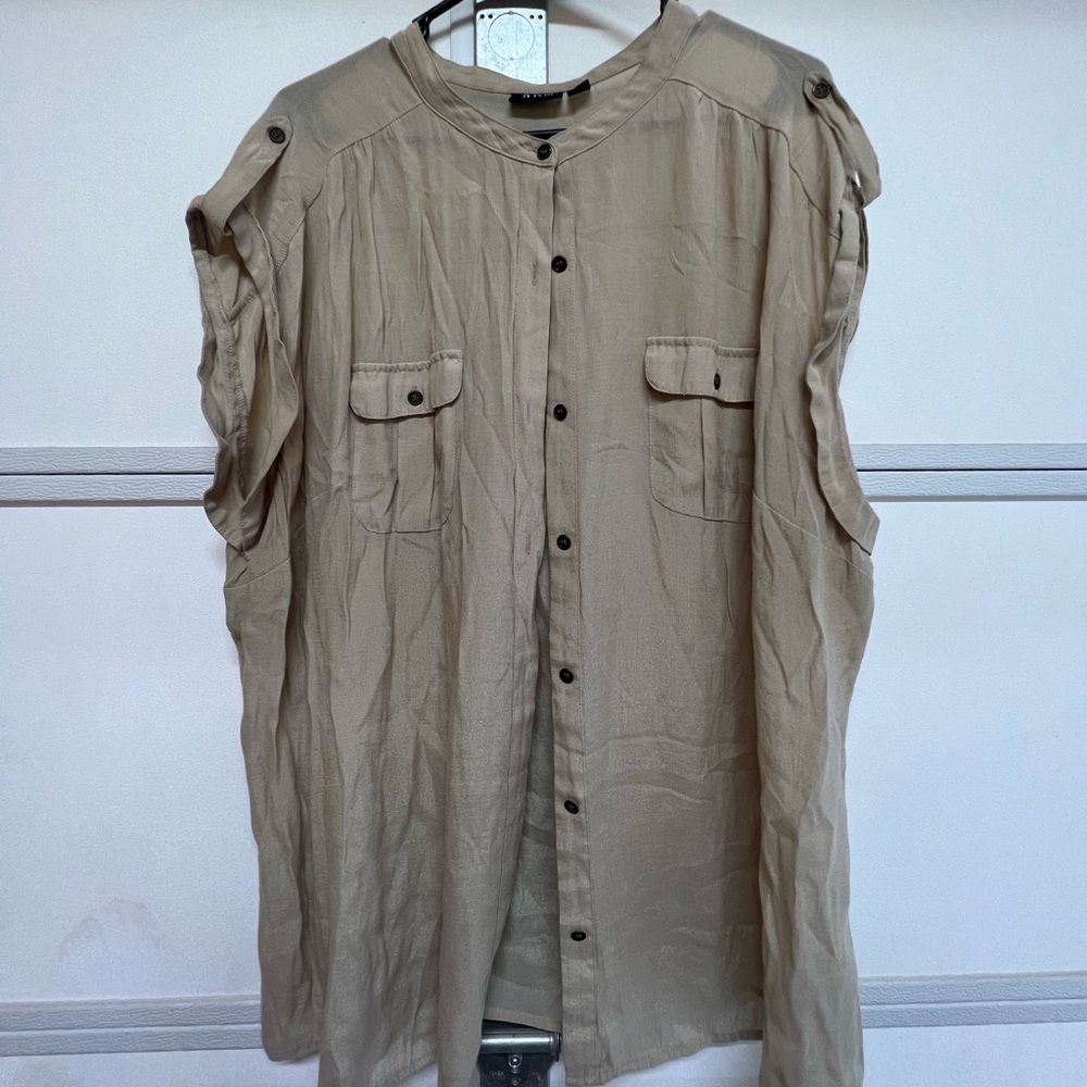 Women’s 3X top